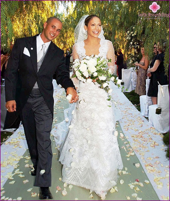 The most expensive wedding dress in the world of model
