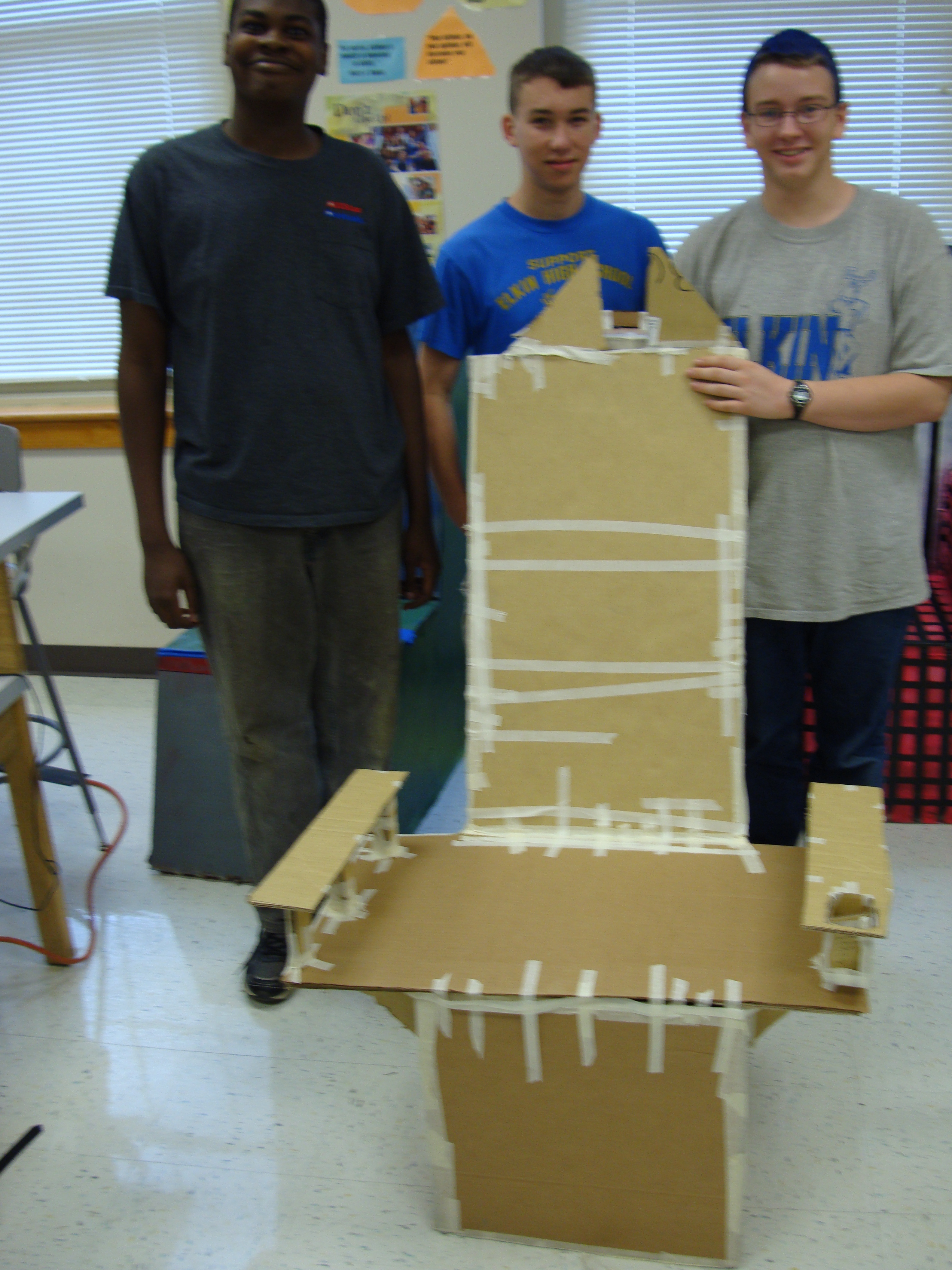 swisherc [licensed for use only] / Cardboard Chair Pictures