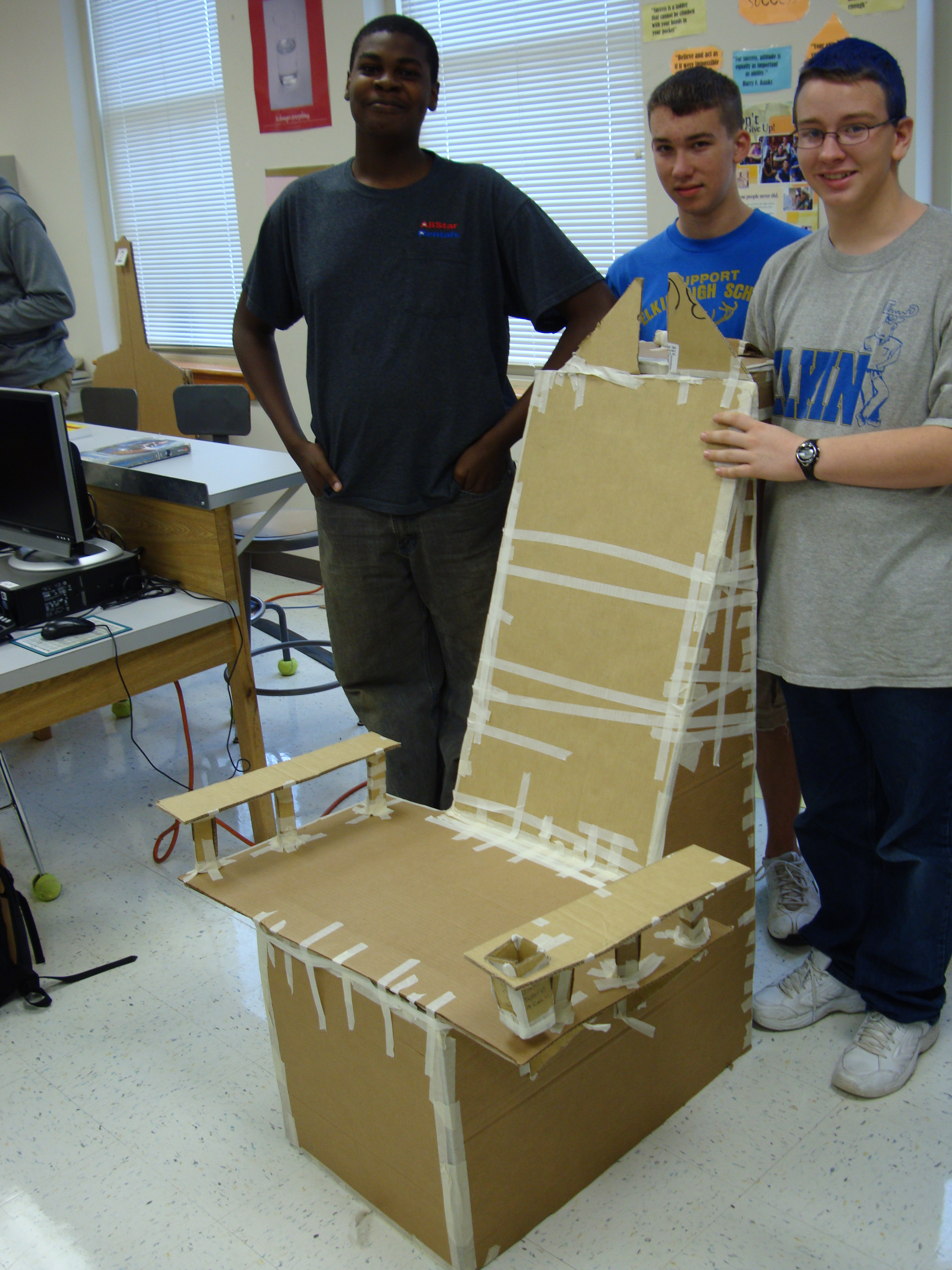 swisherc [licensed for use only] / Cardboard Chair Pictures