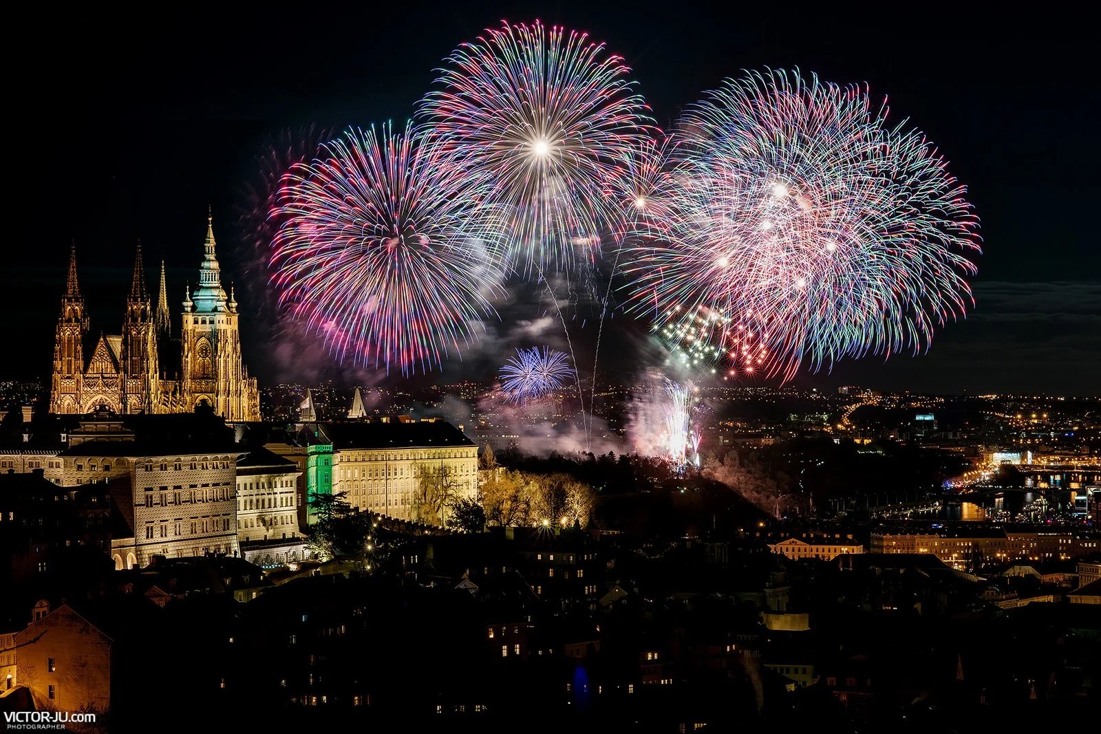 New Year's fireworks in Prague 2018 Wedding photographer in Prague