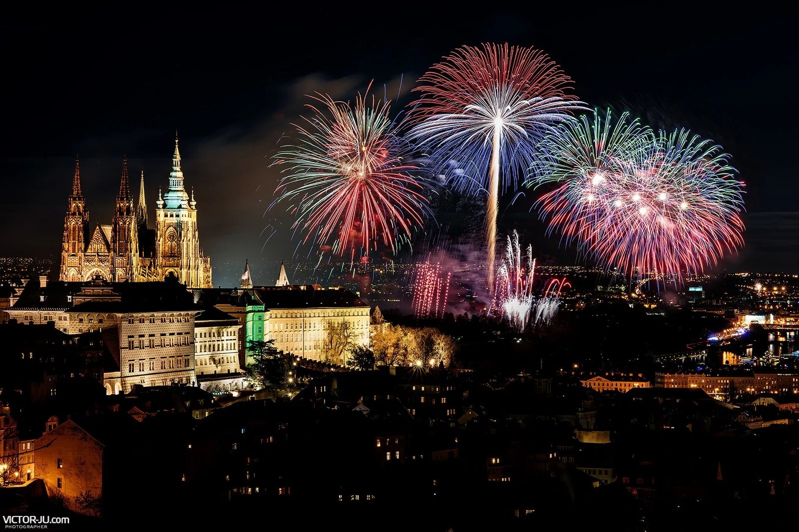 New Year's fireworks in Prague 2018 Wedding photographer in Prague