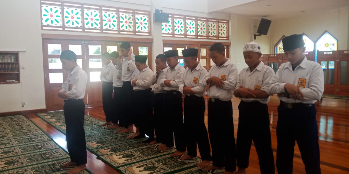 PENDAFTARAN SMP TAHFIDZ MAHKOTA AL HIDAYAH TAHUN AJARAN