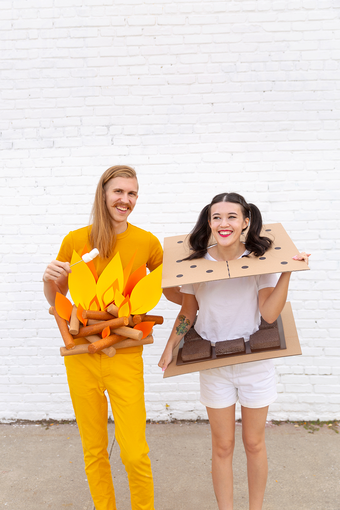 » DIY Campfire & S’mores Couples Costume
