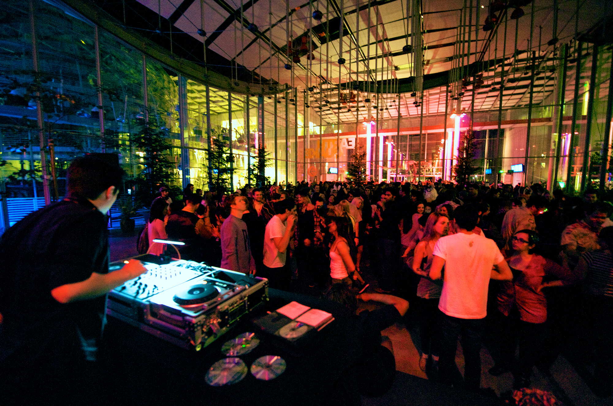 NightLife LIVE announces lineup for 2015 California Academy of Sciences