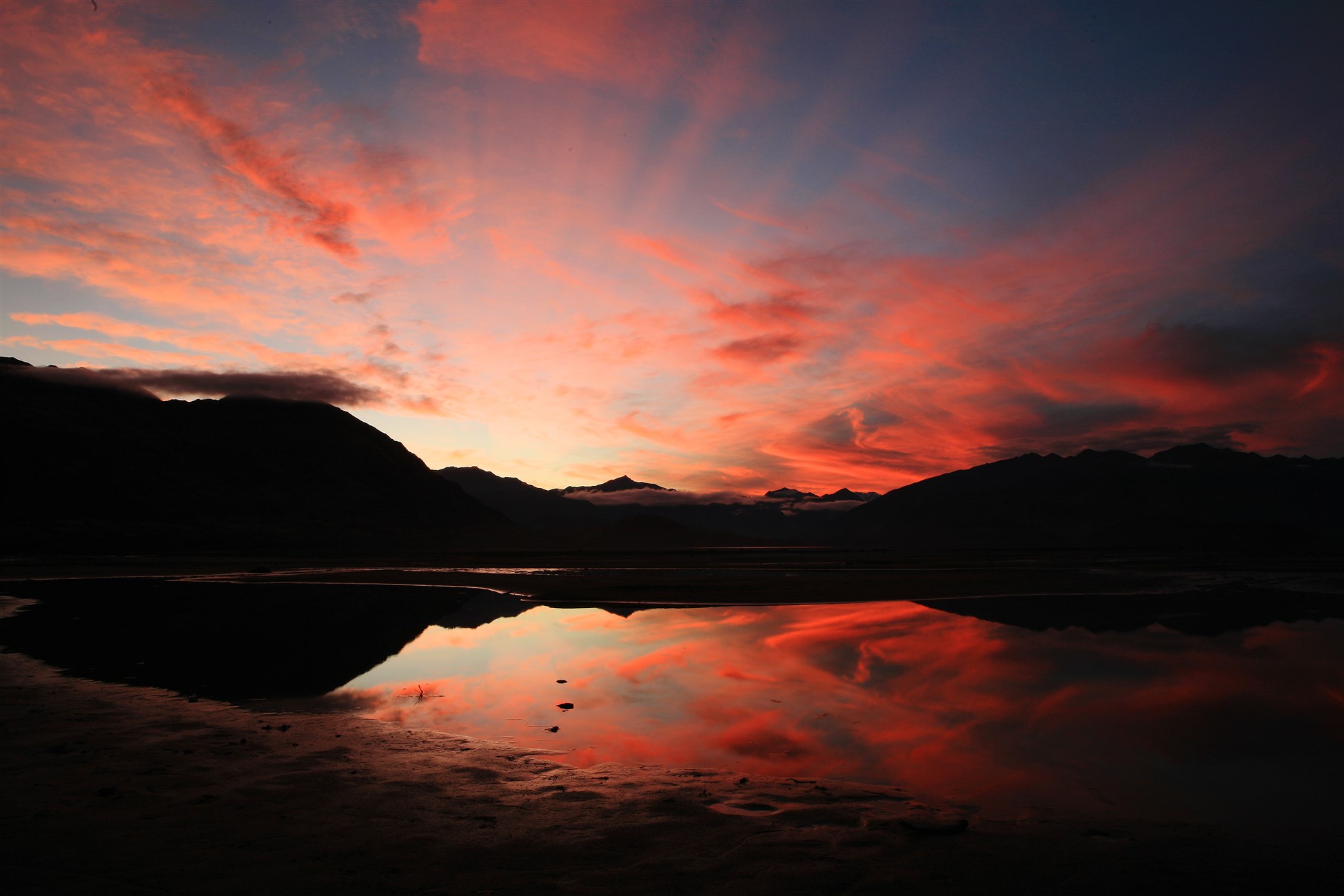 Beautiful Lake Wanaka sunset in Central Otago New Zealand