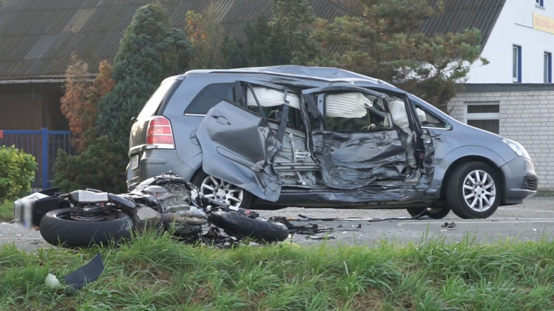 Das strafmaß für die fahrlässige tötung im straßenverkehr. Tödlicher Unfall: Motorradfahrer kracht in PKW - ems TV