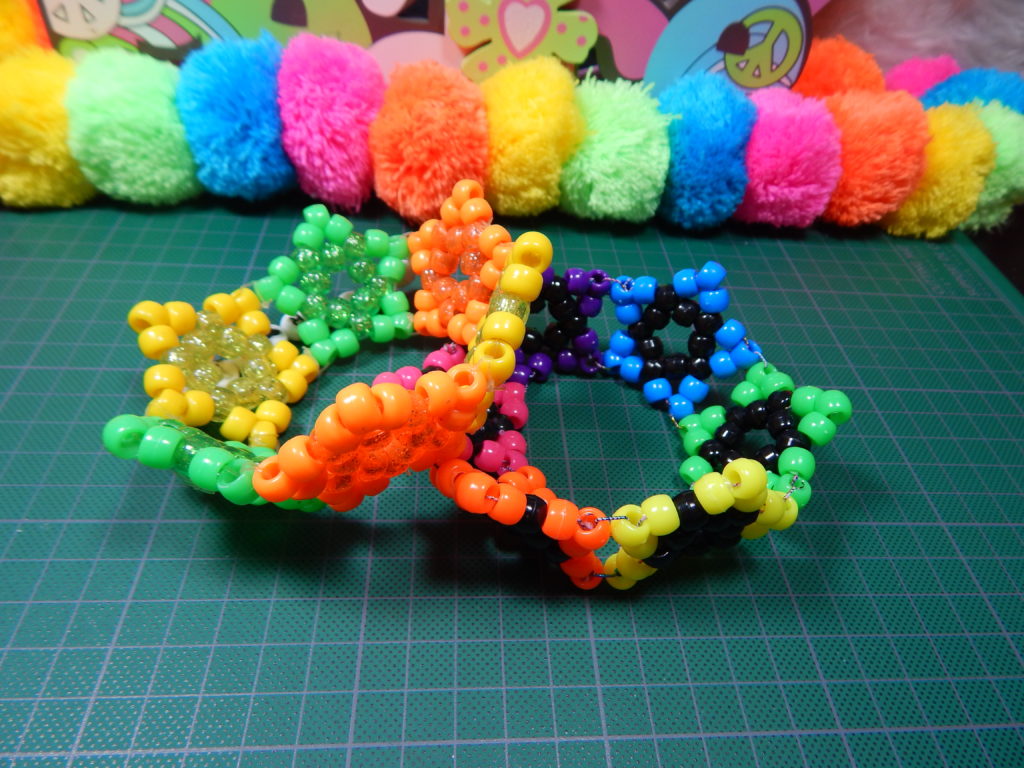 Star Cuff [Kandi Tutorial] Ginger Cande's Kandi Tutorials