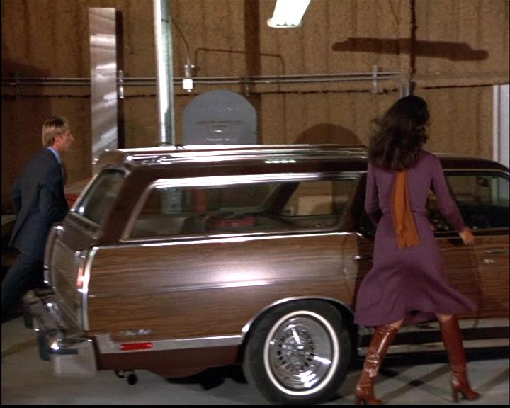 Imcdb.org: 1975 Mercury Marquis Colony Park Station Wagon In "Wonder Woman, 1976-1979"