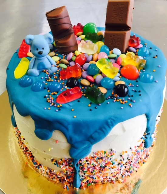 Drip cake bonbon / chocolat Cake design, Pâte à sucre