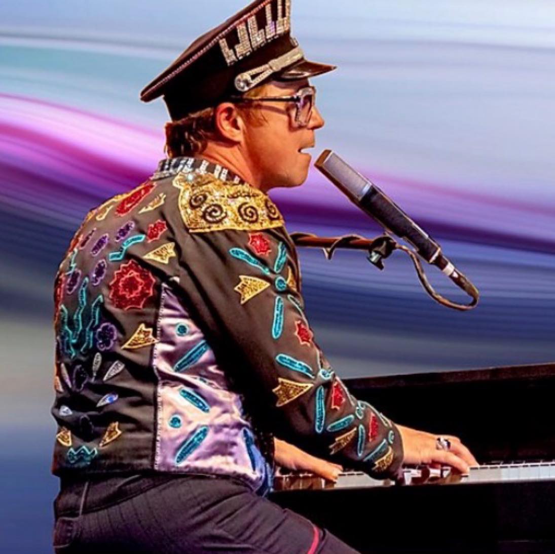 Kenny Metcalf as Elton John Ontario Town Square