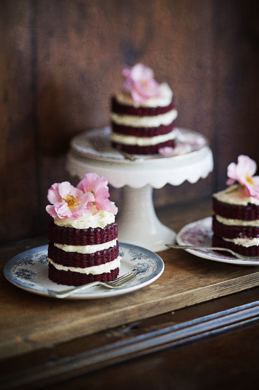 Red velvet mini cakes / Play / Sarah Dall