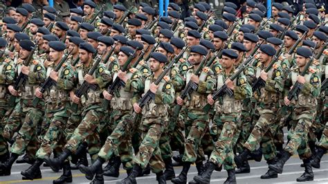 الجنود يدافعون عن وطنهم. يتم رفع فعل المضارع (للدفاع) ورفع الإشارة - أفضل إجابة الجنود يدافعون عن وطنهم. يتم رفع فعل المضارع (للدفاع) ورفع الإشارة - أفضل إجابة