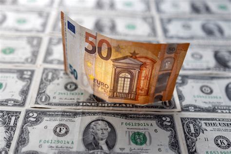  تغييرات طفيفة في اليورو بعد انخفاضه إلى أدنى مستوى له في 20 عامًا تعرف على المزيد حول أسعار الصرف |  المصري اليوم