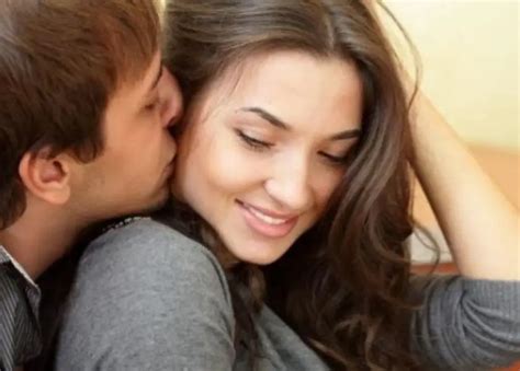  تقبيل رجل في المنام لامرأة متزوجة |  شخصيه كينغ كونغ