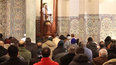  صلاة الجمعة قبل الظهر وبعد الظهر |  موقع الشيخ يوسف القرضاوي