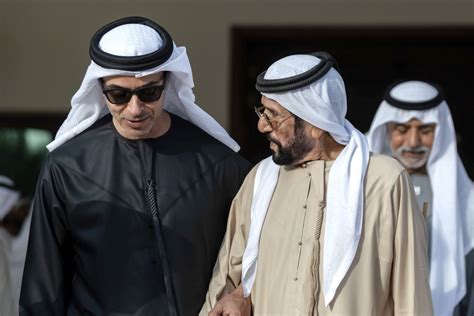  كم عدد أبناء طحنون بن محمد آل نهيان؟  - اسألنا