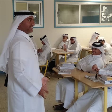  كيفية الوصول إلى مدرسة عمر بن عبد العزيز الثانوية المستقلة للبنين في Ad Dawhah بواسطة Metrobus أو Light Rail؟  - موفيت