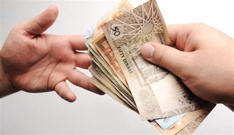 ما هو تفسير إعطاء المال الحي من القطع النقدية الميتة لابن سيرين؟ - موقع المترجم ما هو تفسير إعطاء المال الحي من القطع النقدية الميتة لابن سيرين؟ - موقع المترجم