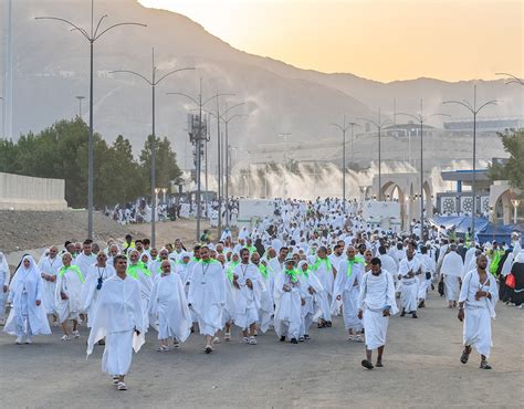 أكبر موسم منذ عامين.. حجاج بيت الله الحرام يتوافدون إلى مشعر منى لقضاء يوم التروية - الجزيرة مباشر
