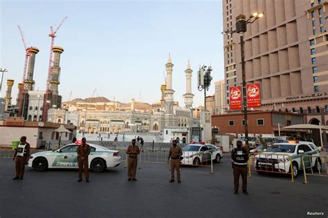 ألقت السلطات السعودية القبض على مواطن قام بتسهيل عبور صحفي إسرائيلي إلى مكة المكرمة ألقت السلطات السعودية القبض على مواطن قام بتسهيل عبور صحفي إسرائيلي إلى مكة المكرمة