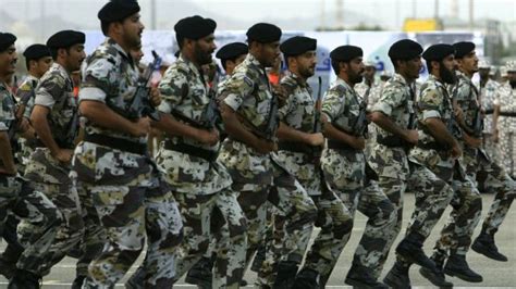 إعلان عن تجنيد سيدات في وزارة الدفاع السعودية يثير الجدل على مواقع التواصل - بي بي سي نيوز العربية
