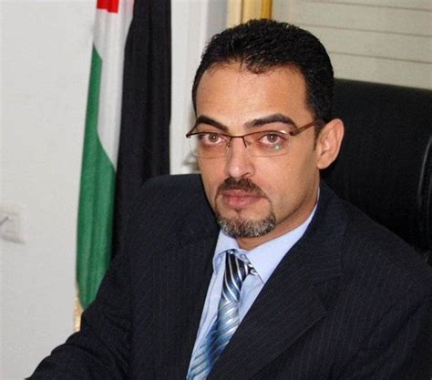 اشترى أحمد أرنبين، كانت كتلة أحدهما 4 5 6 كجم، وكتلة الآخر 1 2 5 كجم - ما الحل