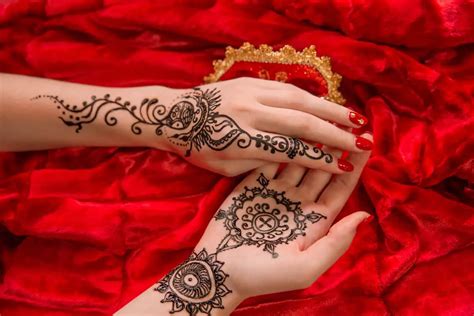 تعرف على المزيد حول تفسير حلم الحناء على اليد لمطلقة ابن سيرين وتفسير وجود الحناء على اليد ... تعرف على المزيد حول تفسير حلم الحناء على اليد لمطلقة ابن سيرين وتفسير وجود الحناء على اليد ...