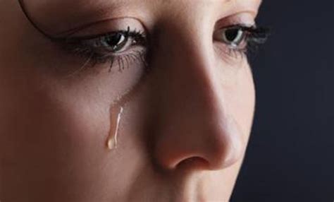 تفسير حلم البكاء في المنام لرجل وامرأة عزباء وامرأة متزوجة - المنصة