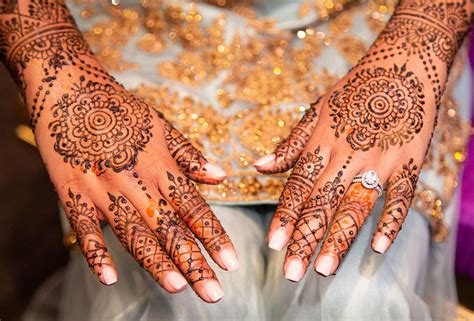 تفسير حلم الحناء على اليدين لامرأة متزوجة وعازبة وحامل - مقال تفسير حلم الحناء على اليدين لامرأة متزوجة وعازبة وحامل - مقال