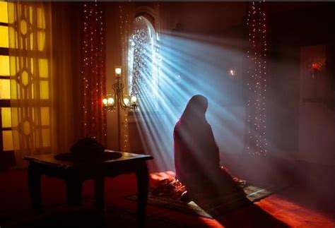 تفسير حلم الصلاة خارج القبلة للعزباء - موسوعة القلوب
