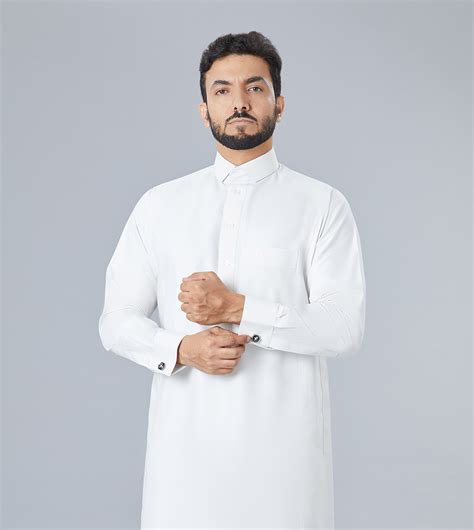 تفسير حلم لبس ثوب في العراء في المنام لابن سيرين - موسوعة المخرج تفسير حلم لبس ثوب في العراء في المنام لابن سيرين - موسوعة المخرج