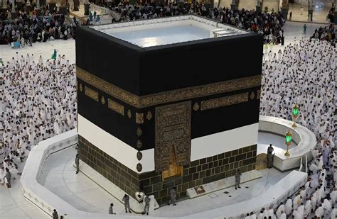 تفسير رؤية الكعبة في المنام لامرأة عزباء متزوجة من ابن سيرين تفسير رؤية الكعبة في المنام لامرأة عزباء متزوجة من ابن سيرين