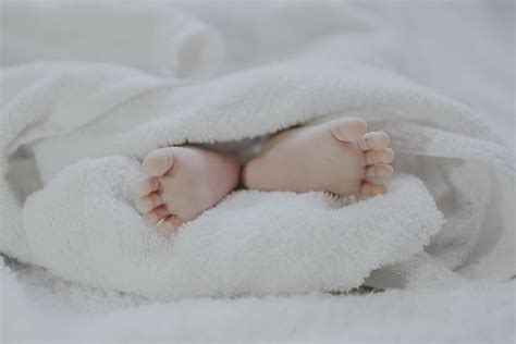 تفسير رؤية طفل يزحف لامرأة متزوجة في المنام - تريند عربي