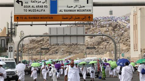 توقيت قول دعاء يوم عرفة وما الدعاء الثابت يثير تفاعلا.. وهذا رأي ابن عثيمين وابن باز - CNN Arabic