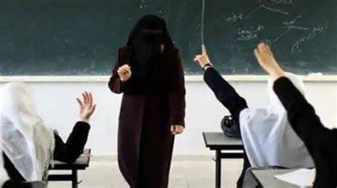 جاء إلى الطالب الذي رأى معلمه في المنام وبكى معلماً ...