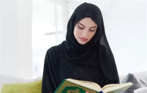 شراء وقراءة القرآن في المنام للمرأة الحامل والعازبة - تفسير الأحلام والرؤى