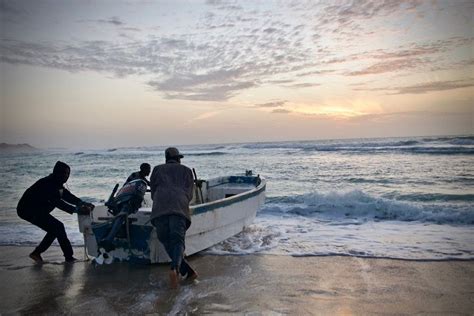 عاصفة بحرية تقتل 12 صيادا في دولة عربية - اخبار الامارات