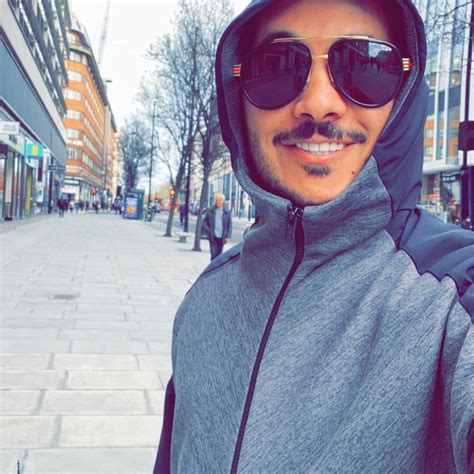فيحان ابن الصحراء متكي ف لندن (@feehan777) on Snapchat