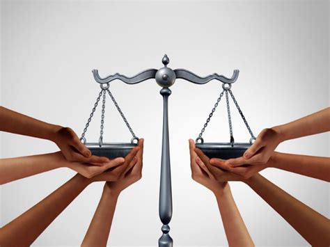 قال تعالى: (لِيَجَزَّى الْمُؤْمِنِينَ وَالْفَعَلِينَ الْمُسْحَقِينَ) أهمية العدل قلمي سلاحي.