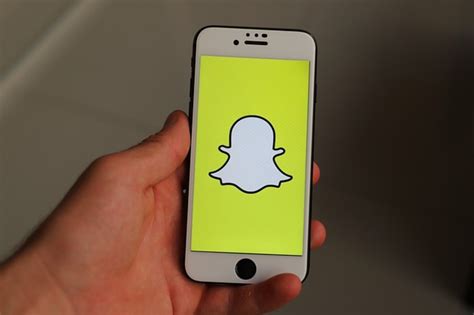 قم بإنشاء مرشحات Snapchat من الهاتف المحمول