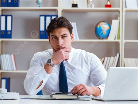 كيف يمكنك أن تسأل شخصًا عن المدة التي يعمل فيها في المكتب؟