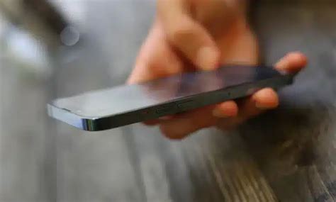 لديه هاتف محمول - أبسط حل
