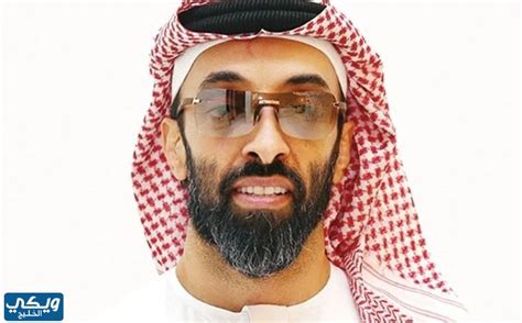 لماذا يرتدي طحنون بن زايد النظارات - موسوعة الإنترنت