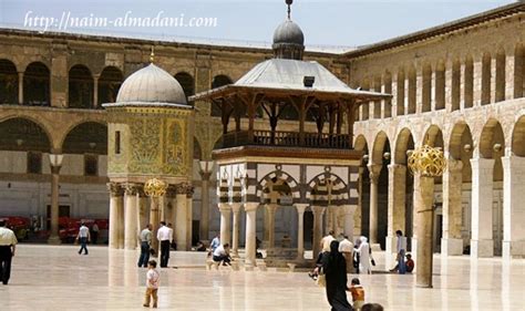 من أهم مباني المسجد أمر به عمر بن الخطاب وله قبة ... - الفجر للحلول