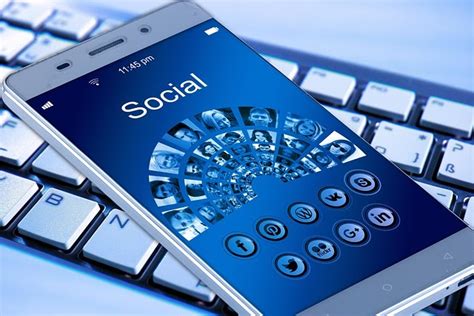 مواقع الويب للتواصل الشخصي مع الآخرين على الإنترنت لأغراض مختلفة وتسمية