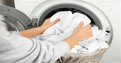 هل صحيح أن النقع المطول واستخدام الماء لغسل الملابس الأخرى يمكن أن يسبب رائحة غير مقبولة في الملابس - ملخص الحلول