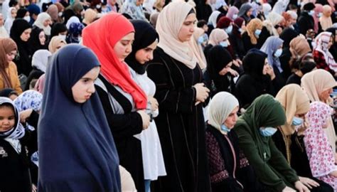 هل يجوز أن تصلي النساء صلاة العيد جماعة وتؤمهم امرأة منهم ؟ - الإسلام سؤال وجواب