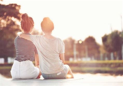 هناك العديد من المعايير لاختيار الصديق، بما في ذلك مجمع القلعة