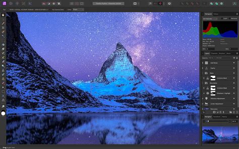 يعتمد على الصور ويقوم بتحريرها باستخدام أحد برامج الرسوميات مثل Adobe Photoshop - موقع البيرق