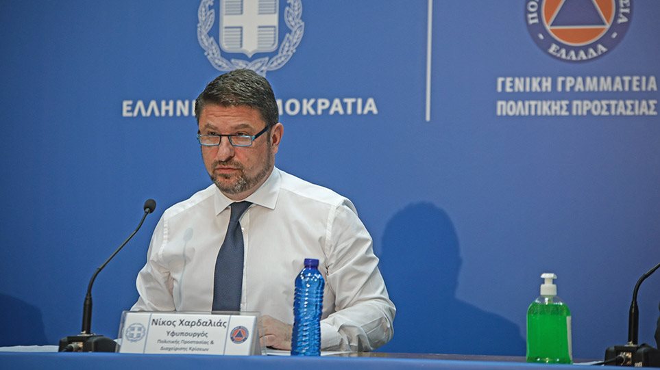 Σύμφωνα με την έκτακτη ενημέρωση που έγινε από τον μιχάλη χρυσοχοΐδη και τον nίκο χαρδαλιά, έχουν γίνει 4 προσαγωγές υπόπτων για τη φωτιά στη σταμάτα. Έκτακτες ανακοινώσεις Χαρδαλιά για τη μεγάλη φωτιά σε ...